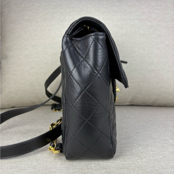 CHANEL Black Lambskin Vintage Backpack Oversized CC GHW 24k plated - Picture 4 of 16